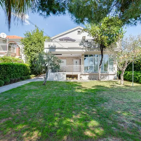 Apartamento Gavun By Interhome